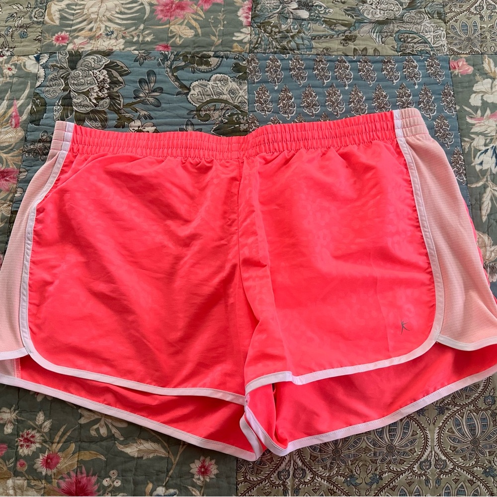 Curvy XXL Danskin Hot Pink Leopard Athletic shorts.
